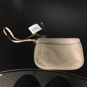 Coach wristlet beige